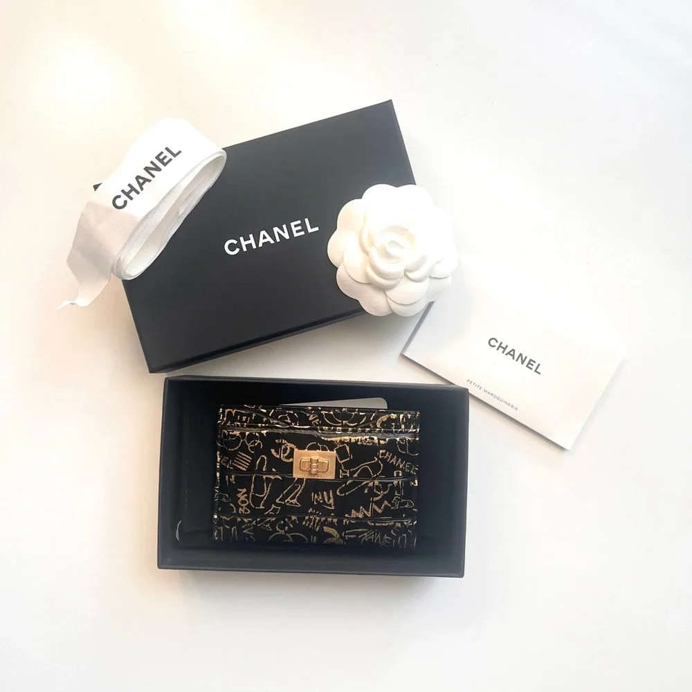 🔥CHANEL Calfskin Crocodile Embossed Graffiti 2.55 Reissue Card Holder